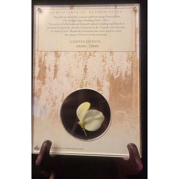 Official Collectible Wedding Photo and Flower Movie Prop from Breaking Dawn Part - Picture 11 of 12